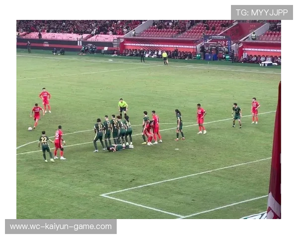 任意球短传配合突破人墙随后传中破门成战术范本被广泛模仿